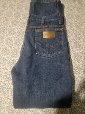 Wrangler Men's Relaxed Fit Blue Denim Jeans with Leather Patch